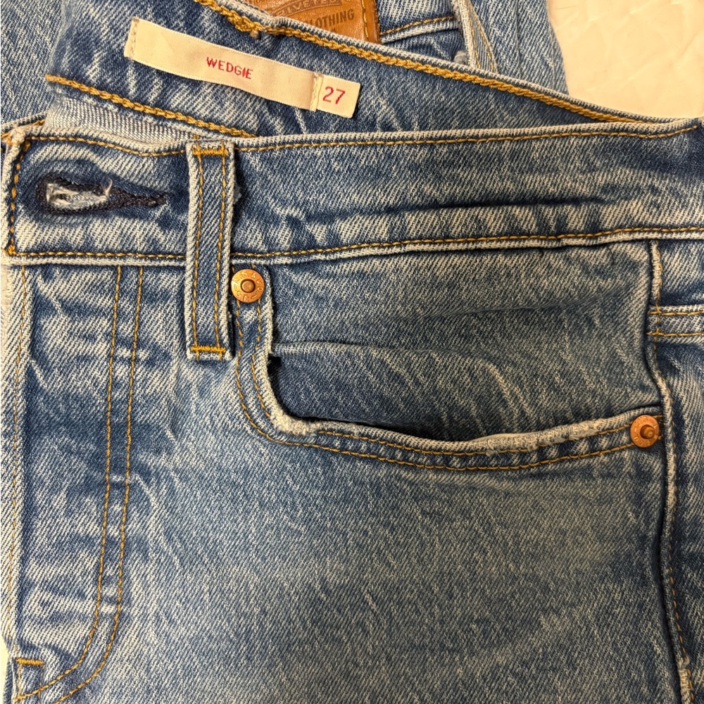 Levi’s Wedgie